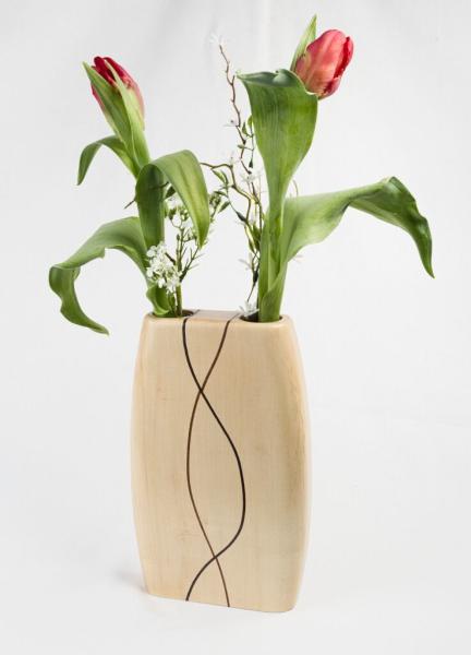 Moderne Designvase aus hellem Ahornholz mit dunklen Indian-Laurel-Holzintarsien, handgefertigtes Unikat